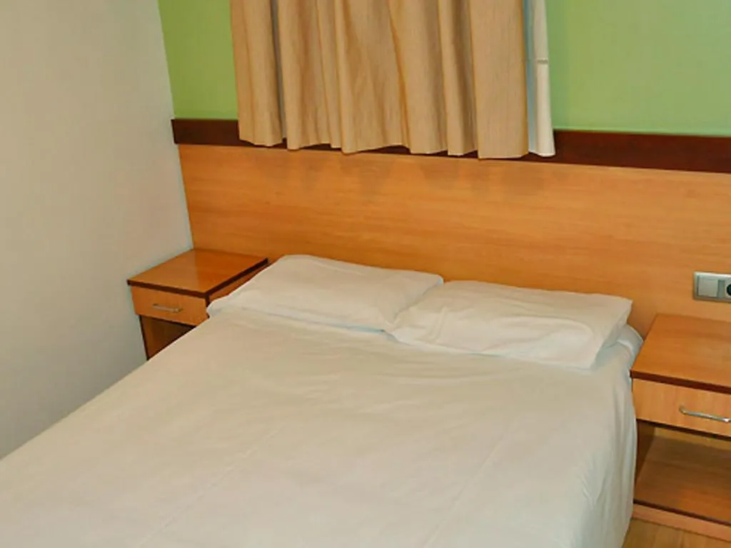 Bcn-Accommodation バルセロナ
